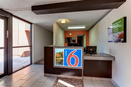 Motel 6 Jackson, TN image 40